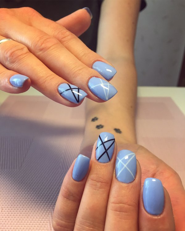 Alluring blue geometric nails