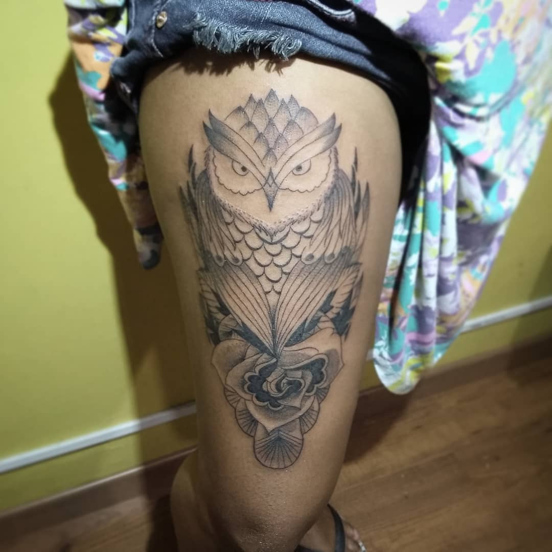Beautiful Line Work Owl Tattoo On Thigh