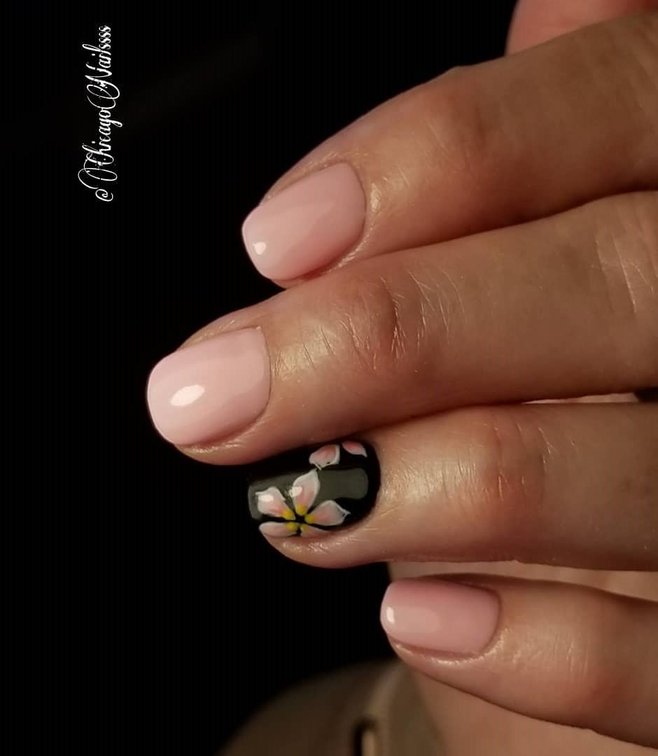 Classic nude And Black Short Nails With Flower