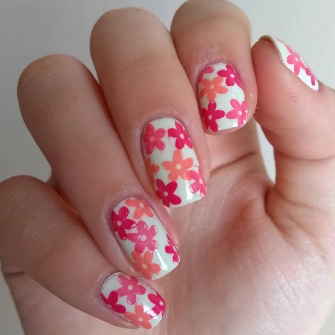Colorful Flowers On Nails Perfect For Summers