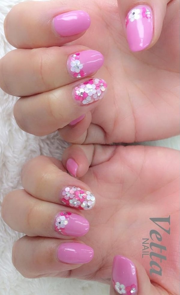 Cute White Flowers With Pink Base