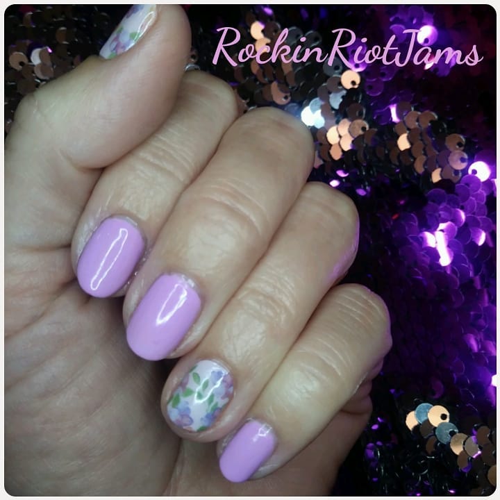 Elegant Floral Nail Art In Purple
