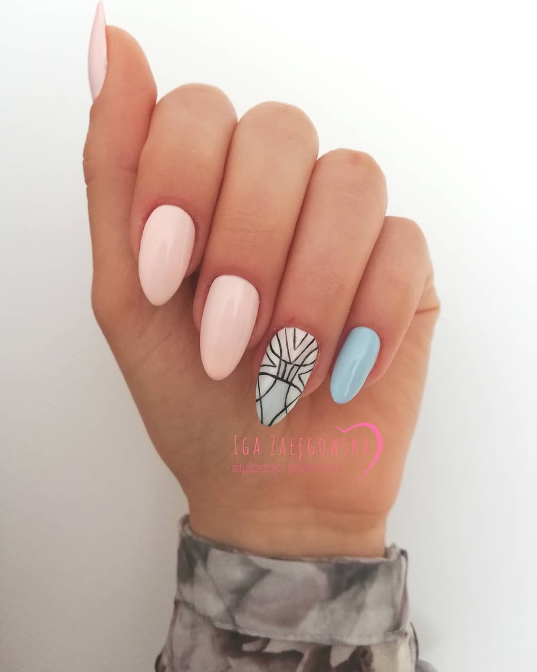 Nice light pink and blue geometric nails