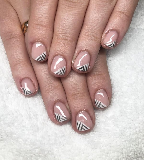 Nude geometric nail art