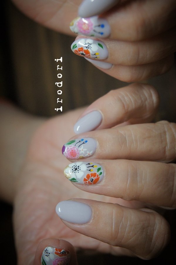 Retro Style Gray Base Nails With Flowers