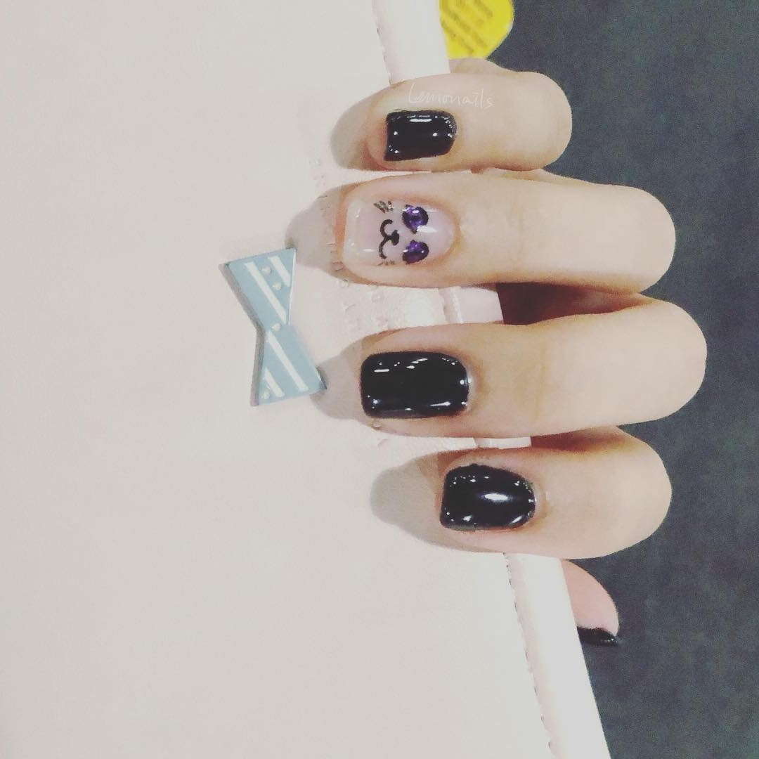 Smart Kitty Nails With Black