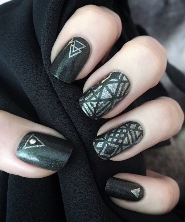 Wonderful black geometric nails