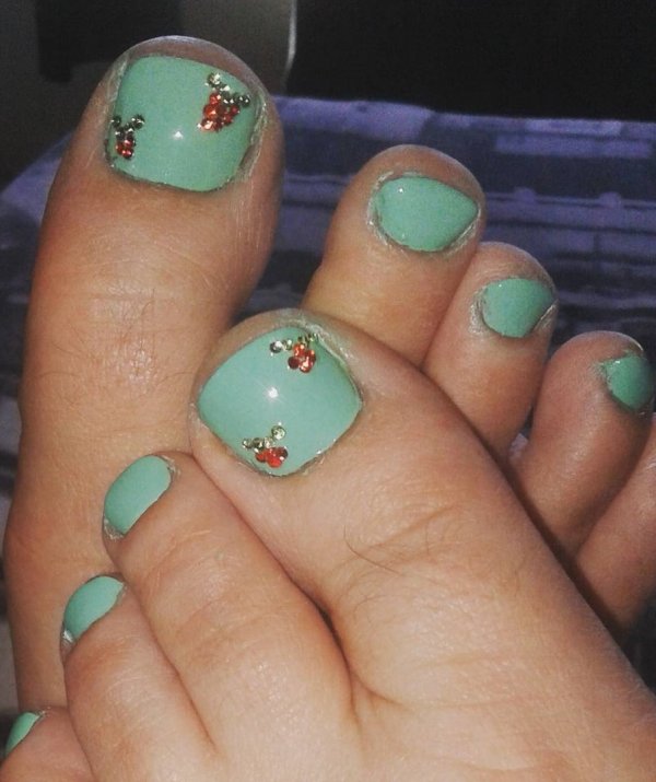 Mint green Christmas toes. Pic by nadia.evert1