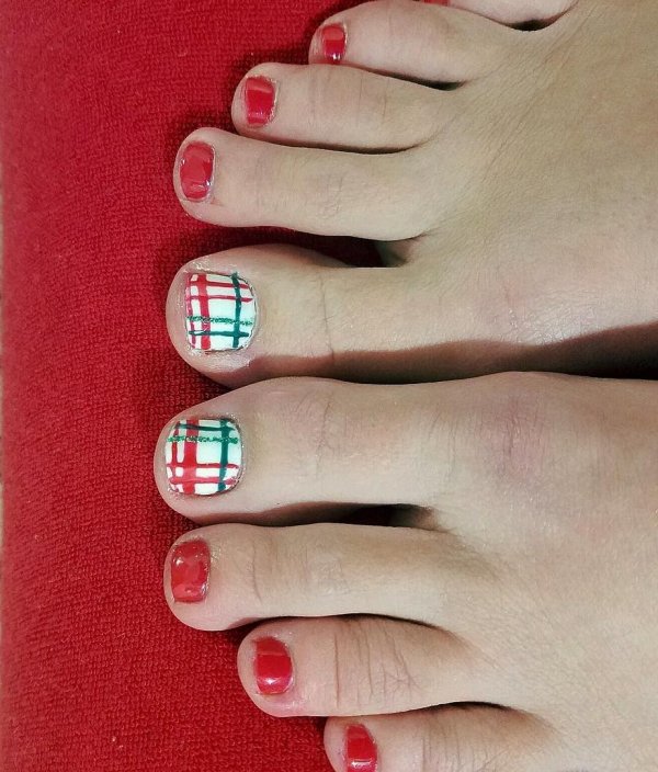 Plaid toes for Christmas. Pic by hkgrahamnail