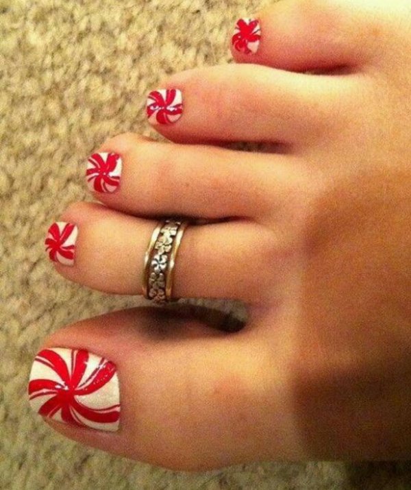 Red and white Christmas toe nails. Pic by hollyhilliger