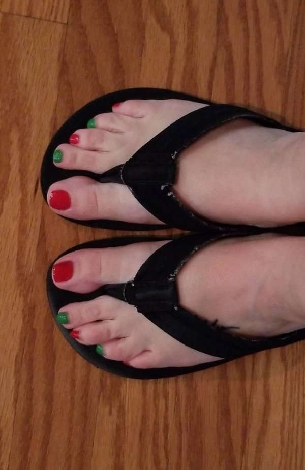 Simple red and green toes. Pic by authormecarter