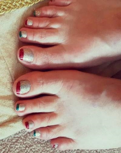 Sparkle golden toes with red & green french tips. Pic by kaylenevu