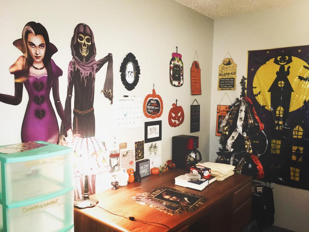 Spooky Halloween office decoration. Pic by hallowsevequeen