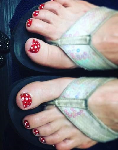 Wonderful red & white polka dots toe nails. Pic by naildesignsbyjamie