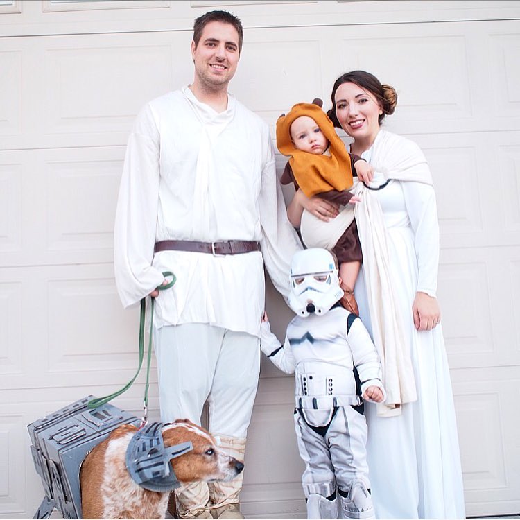 Alluring star wars family costume with dog. Pic by ramiecall