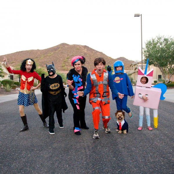 Best Idea to Dress Up as Famous Cartoon Characters for Halloween. Pic by cassidyann9