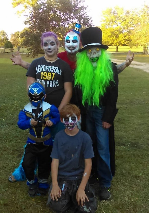 Rocking Halloween family costume idea. Pic by 3plusme4