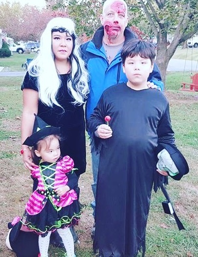 Scary family costume and makeup for Halloween party. Pic by mltse