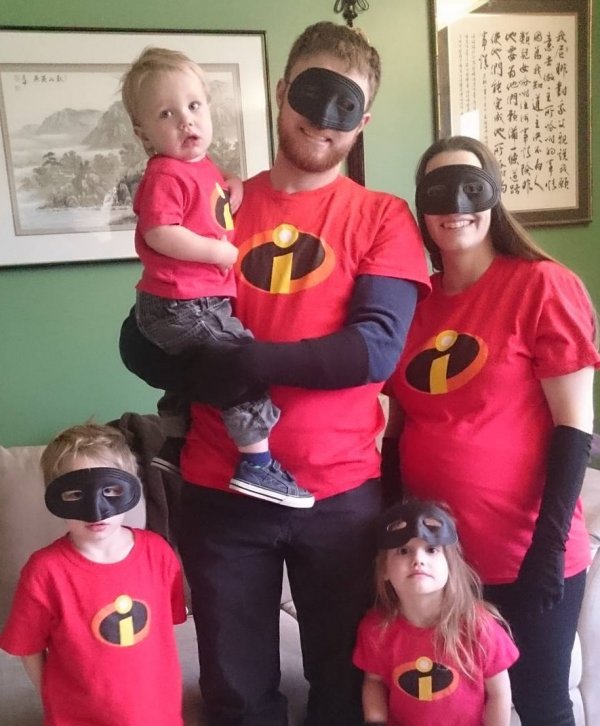 The Incredible Superhero Family Costume. Pic by sidebysidelearningblog