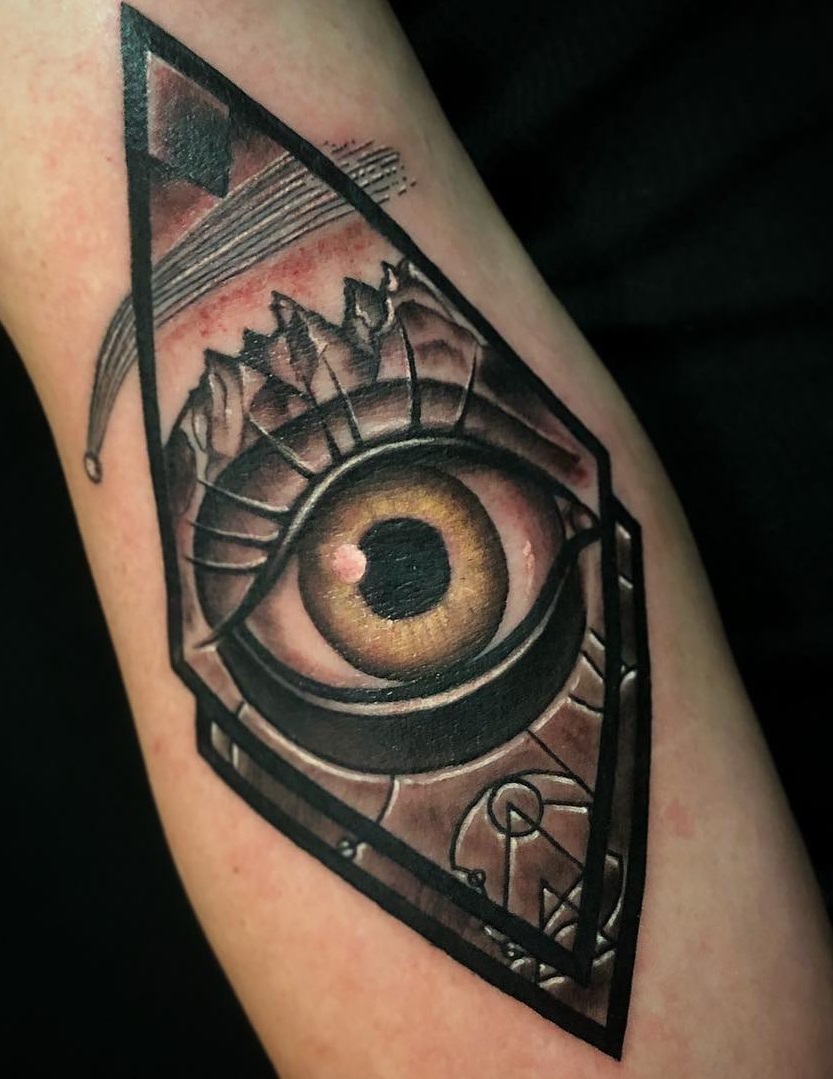 A triangle with yellow eyeball on the inside. It is a great image of the eye.