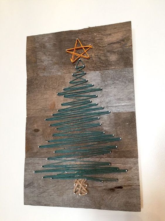 Budgetary Christmas tree by yarn.