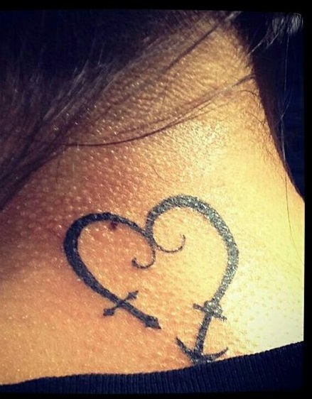 Cool heart shape anchor tattoo look fabulous on neck.