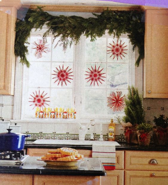 Cool kitchen window decoration for Christmas.