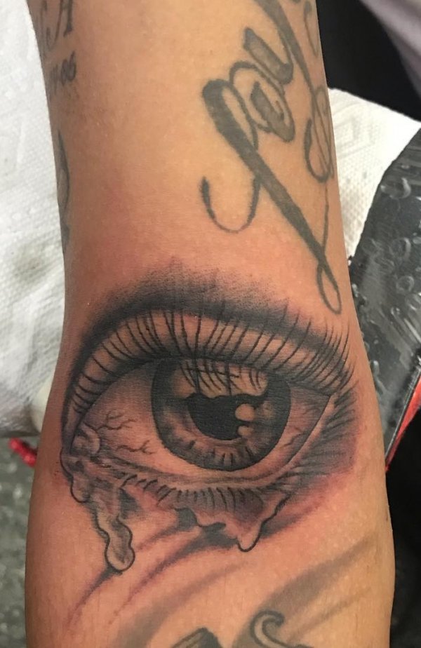 Gorgeous eye tattoo is so detailed that you can see each eyelash.