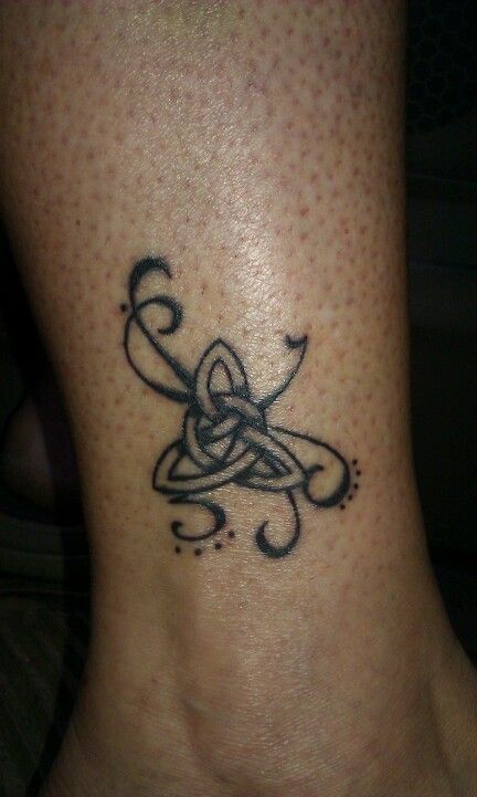 Celtic trinity with knot as butterfly.