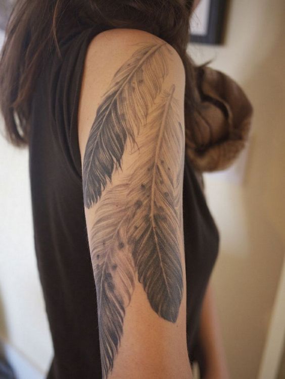 Chic black & grey feather sleeve.