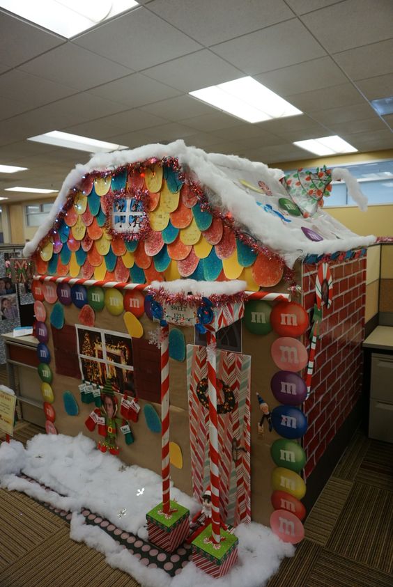 Chic gingerbread cubicle.