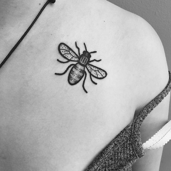 Perfect shoulder bee tattoo.