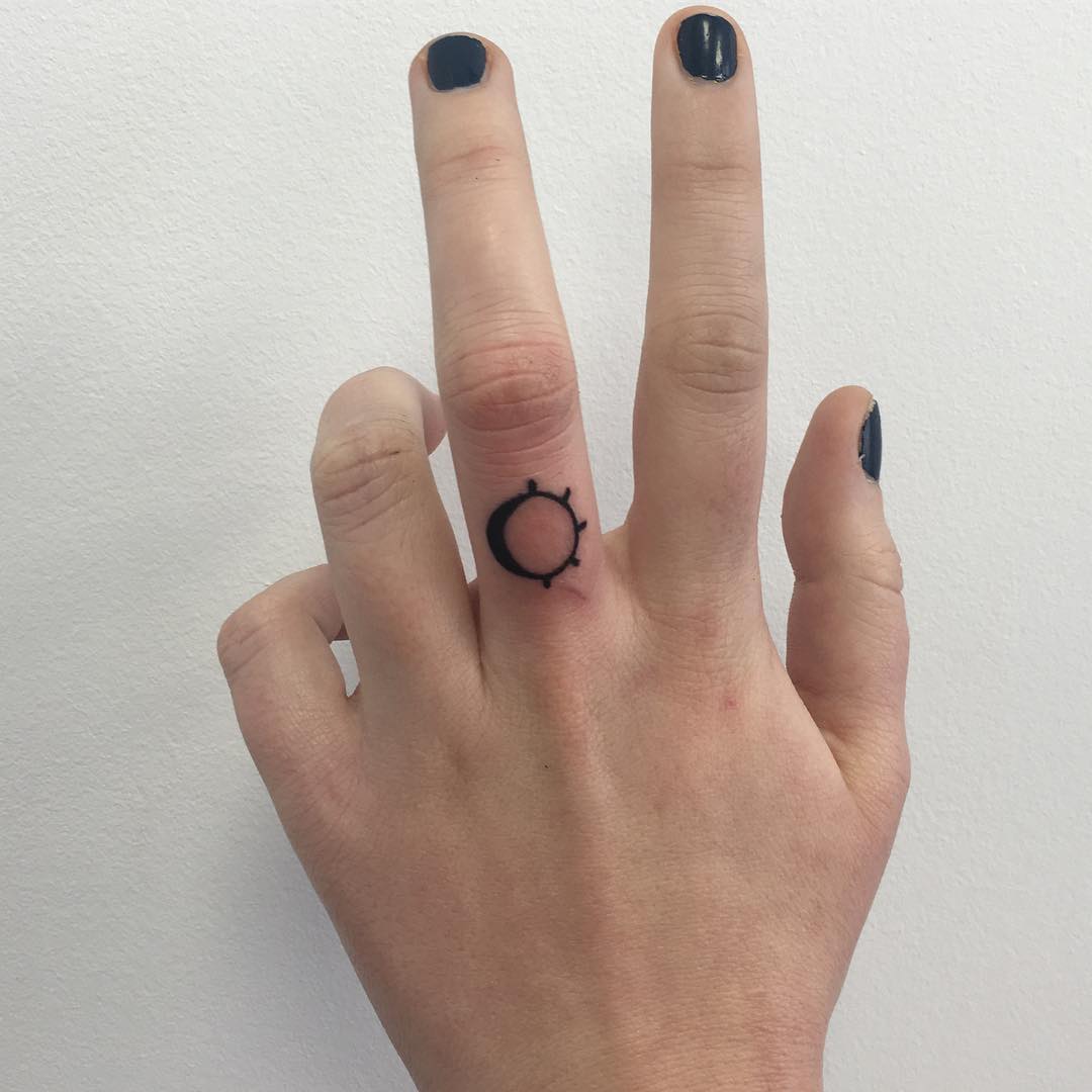 Pretty finger tattoo ideas for women.