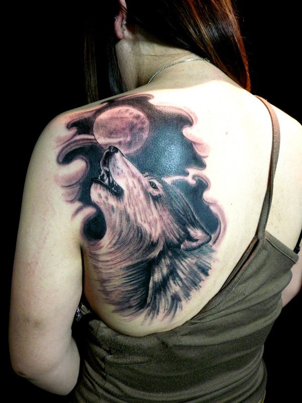 Wolf howling in moonlight is a perfect choice to get inked on the back.