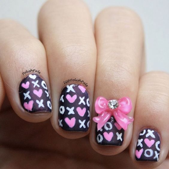 Amazing XOXO nail art idea.