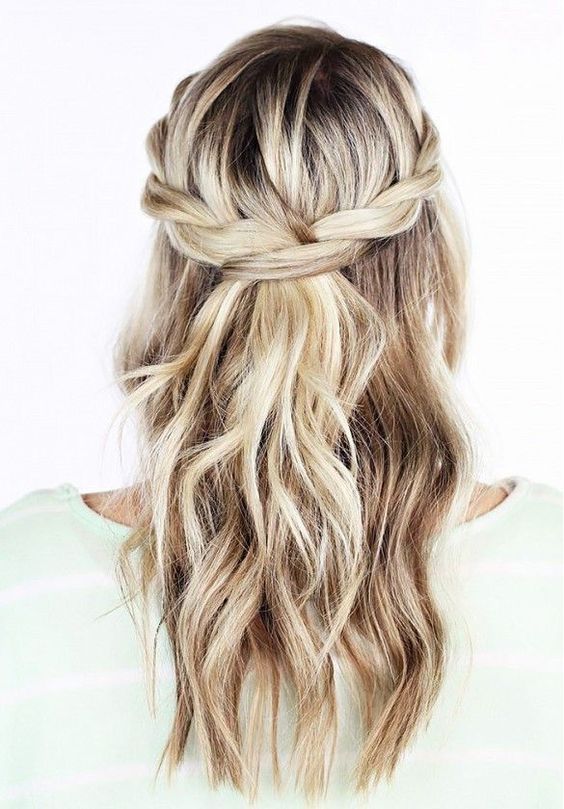 Awesome loose wavy hairs with twisted strands. Valentine’s Day Hairstyles
