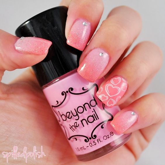 Baby pink glitter nails looks awesome.