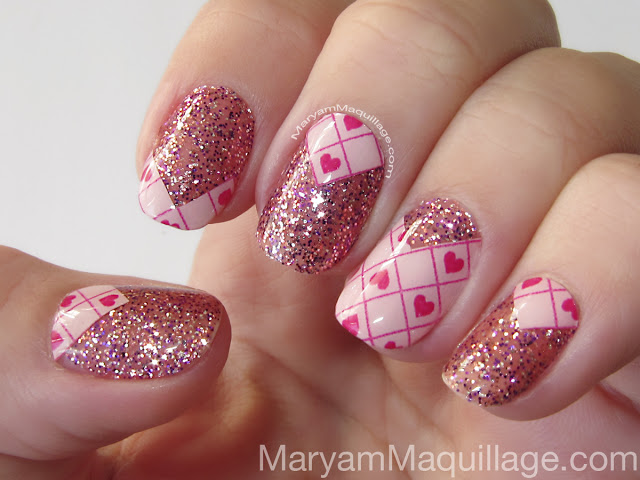 Glitter nails for romantic day.