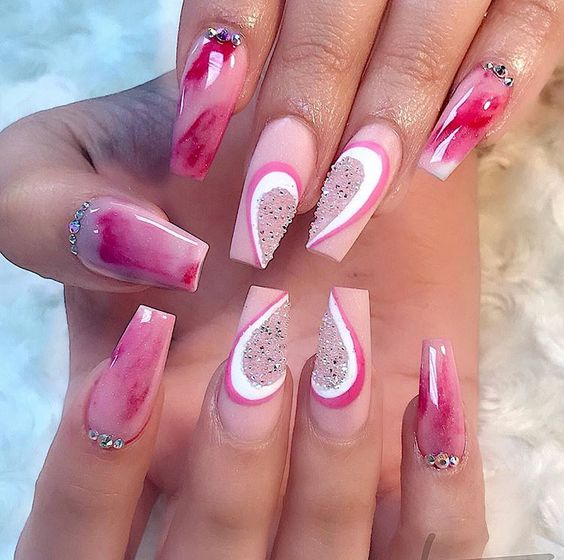 Marvelous pink stiletto nails with glitter heart.