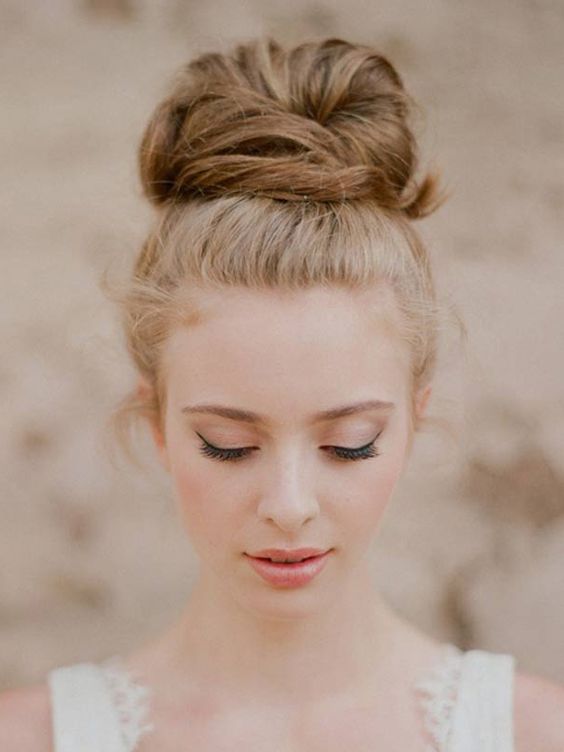 Top knot perfect for romantic date. Valentine’s Day Hairstyles