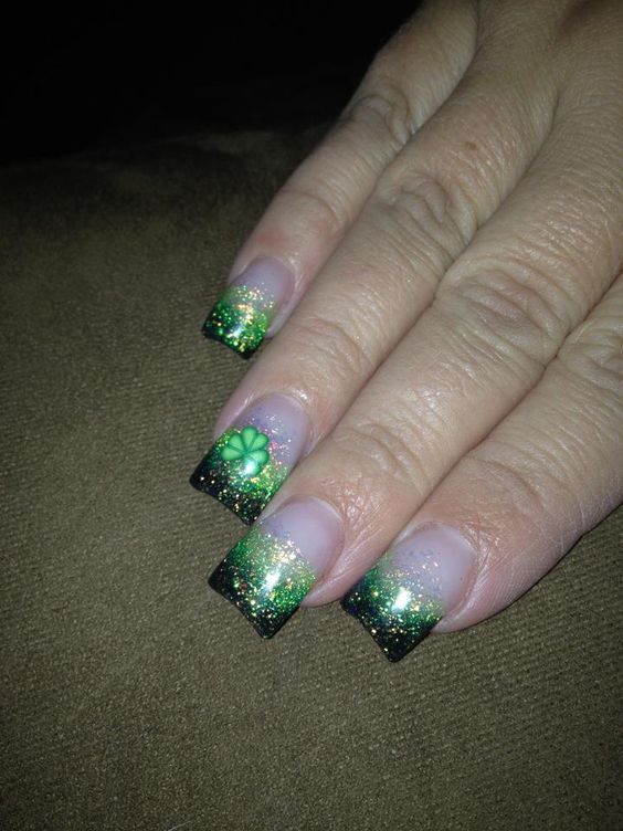Cute Saint Patricks day nails.