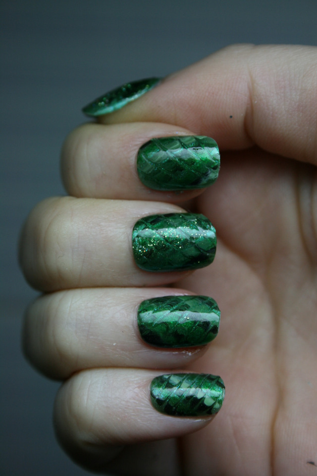 Green marble nails for St. Patricks day.