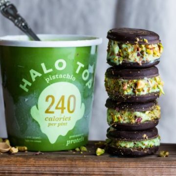 Pistachio ice cream sandwiches with thin mint cookies.