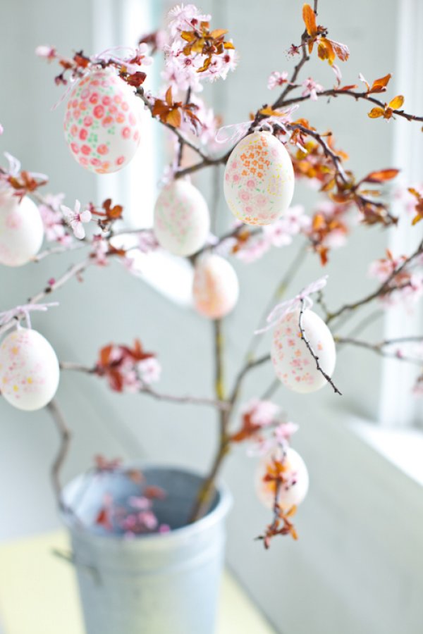 Beautiful floral Easter egg tree.