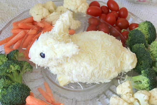 Cool bunny cheese ball for easter.
