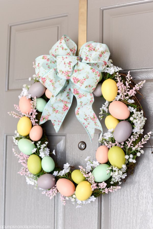 DIY easter egg wreath with moss and flowers.