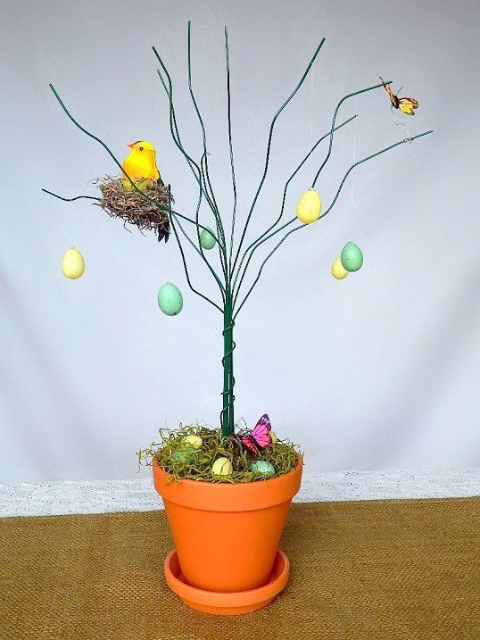 DIY wire tree for Easter.