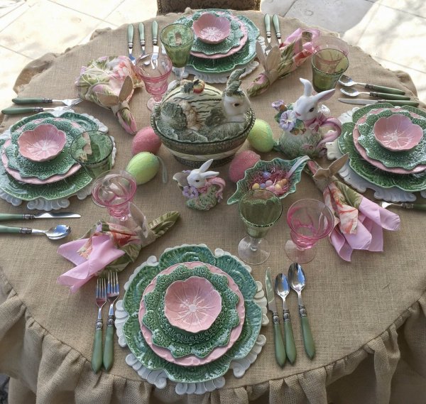 Impressive Easter table decoration.