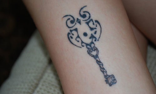 An adorable key for the wanderers with whimsical touch of the owl for the top part of this tattoo.