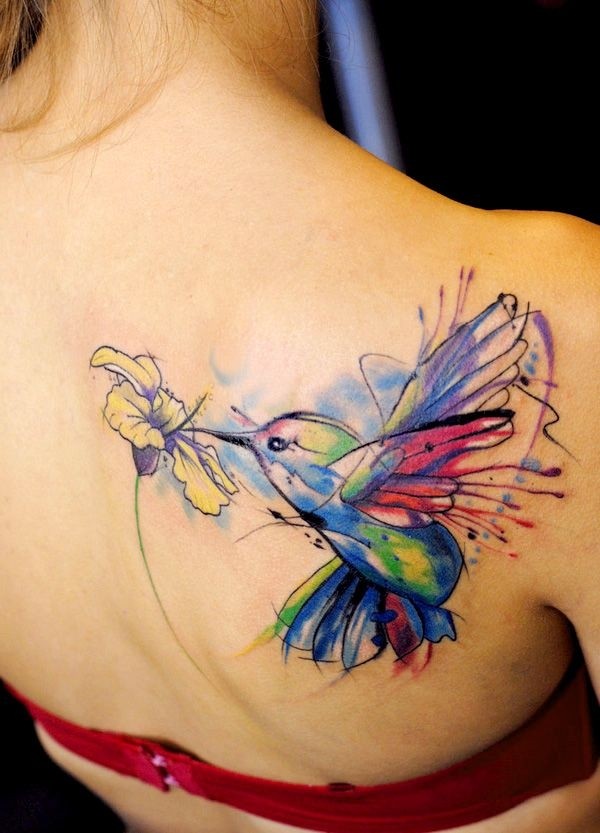 Fabulous watercolor humming bird tattoo on back shoulder.